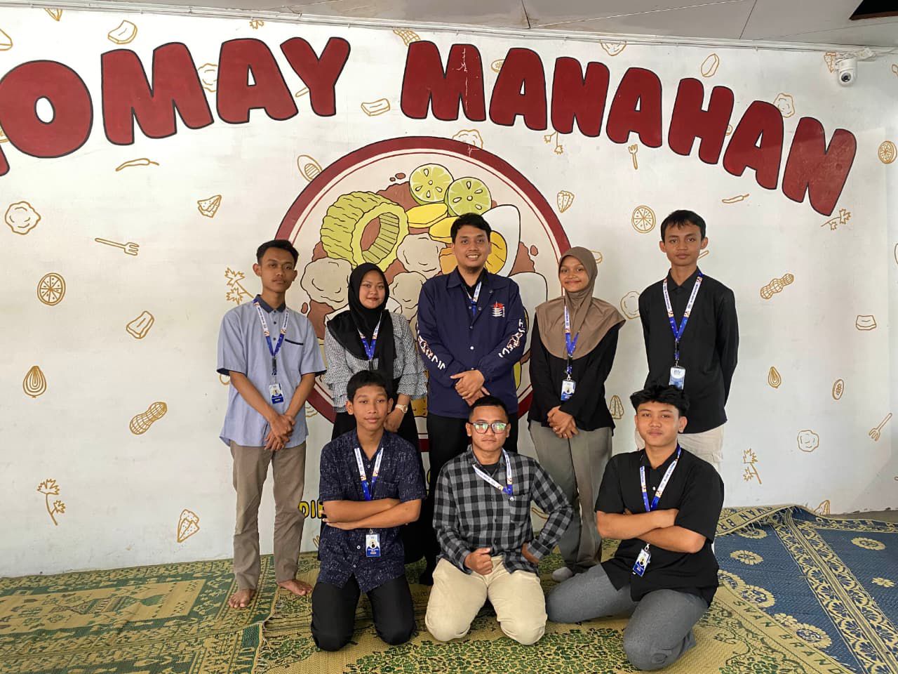 Keseruan Monthly Meeting Tim M-ONE SOLUTION dalam Balutan Kehangatan Kuliner Khas di Siomay Manahan