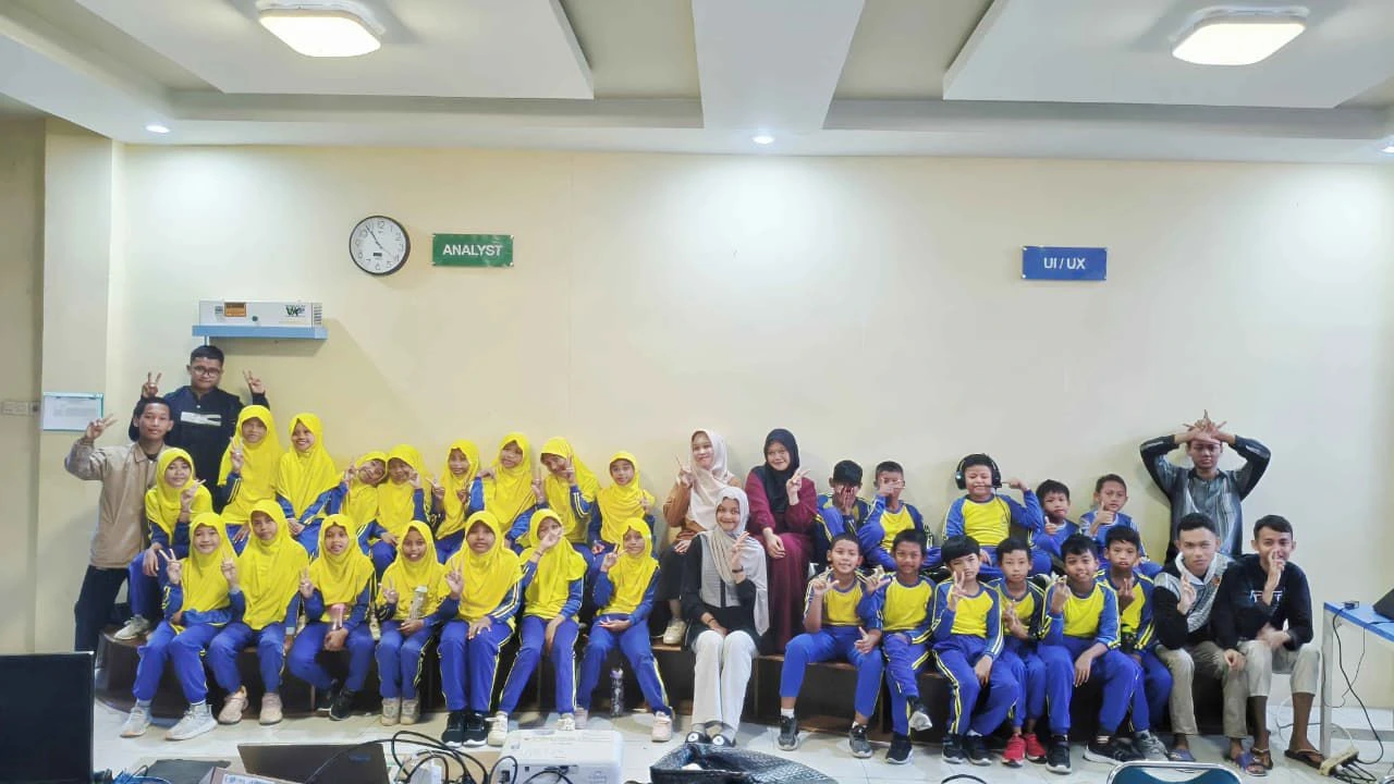 Meningkatkan Literasi Digital Sejak Dini: Serunya Ekstrakurikuler Coding Scratch di MIM Gayam Bersama Instruktur Ahli dari Tim M-ONE SOLUTION
